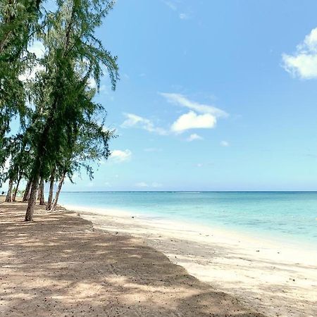 Lovely Beachfront Boutique Apartment Flic en Flac Bagian luar foto