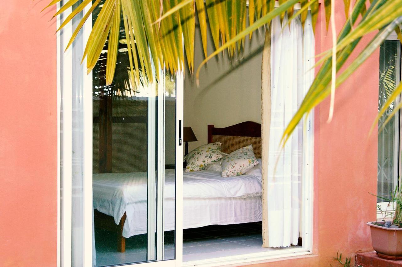 Lovely Beachfront Boutique Apartment Flic en Flac Bagian luar foto